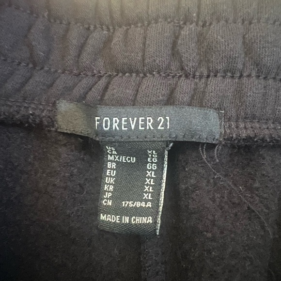 Forever-21 Fleece Cargo Straight-Leg Pants - Picture 3 of 3